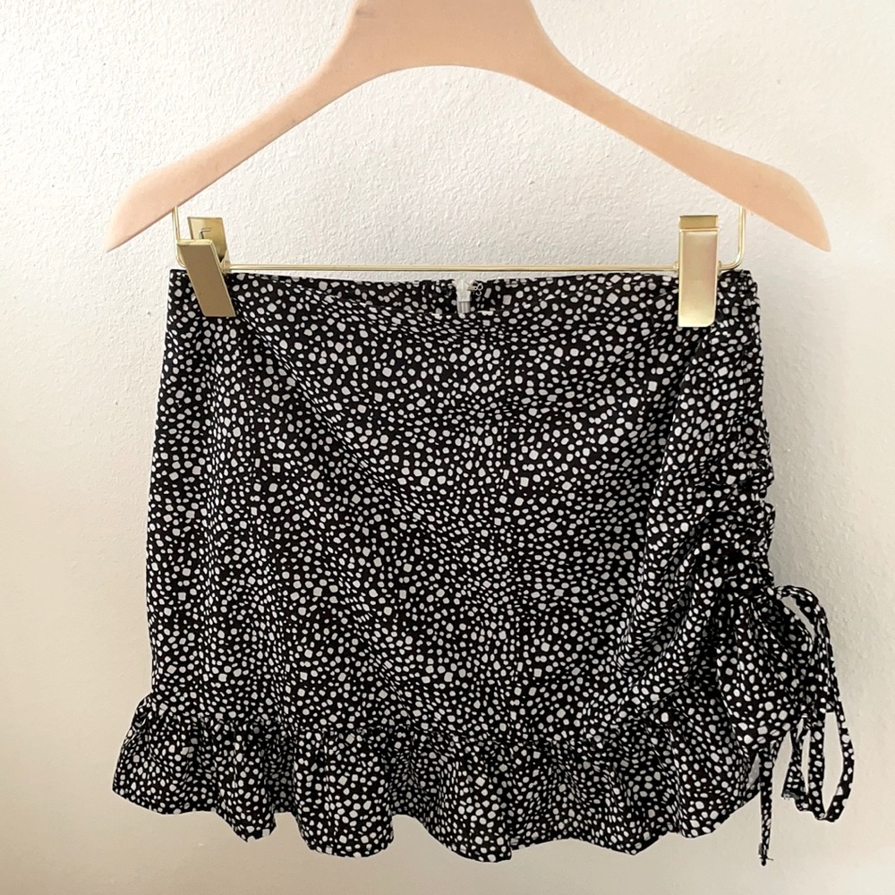 BLACK AND WHITE POLKA DOT SKIRT VIBRANT